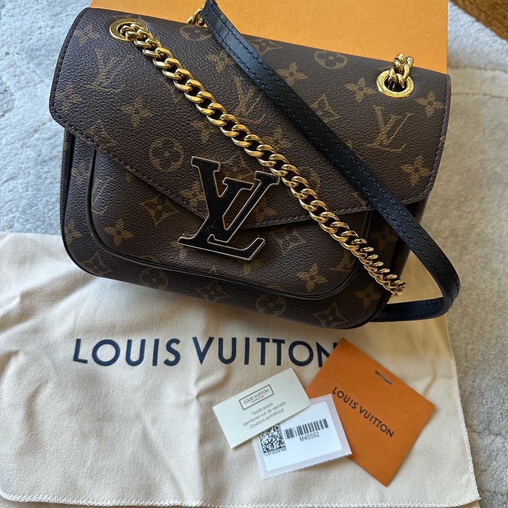 Louis Vuitton Passy chain bag